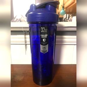 32oz Tumbler w/Blender ball
